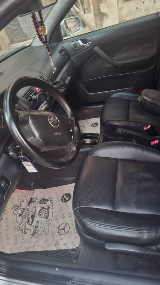 سكودا اوكتافية 2004 - صورة 1