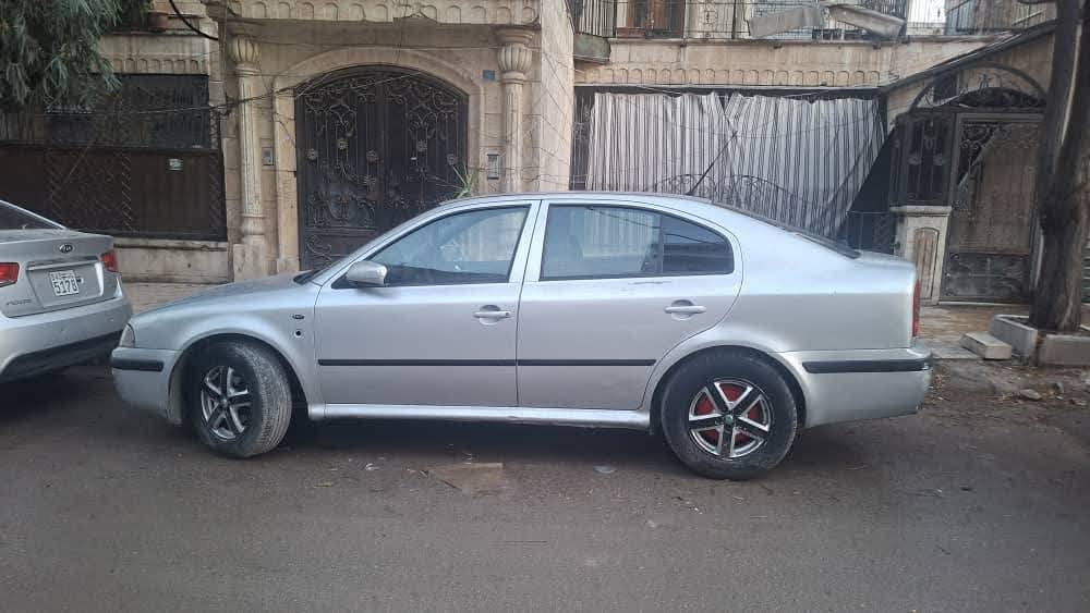 سكودا اوكتافية 2004 - صورة 2