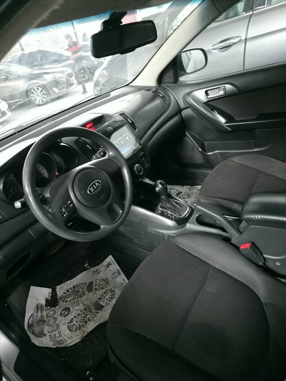 كيا فورتي 2011 - صورة 4