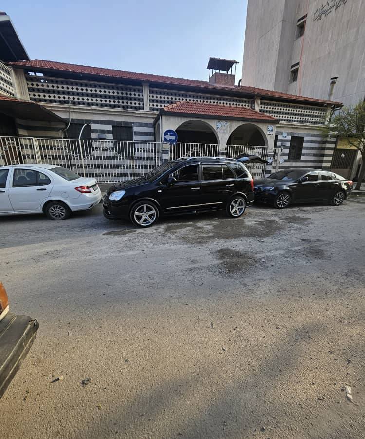 كيا كارينز 2007 - صورة 2