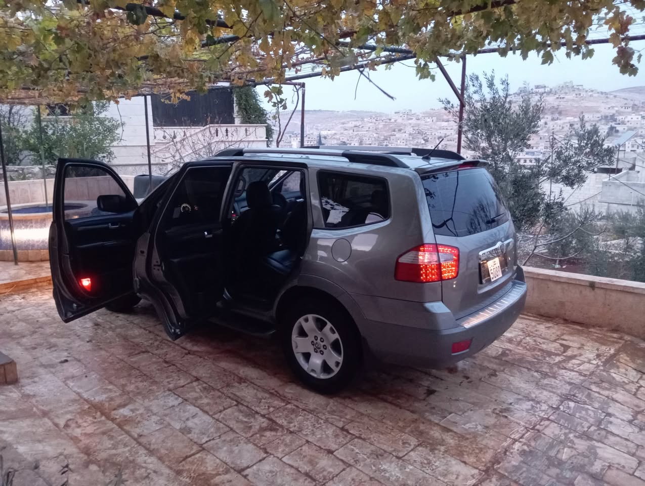 Ssangyong Mohave 2011 - صورة 3