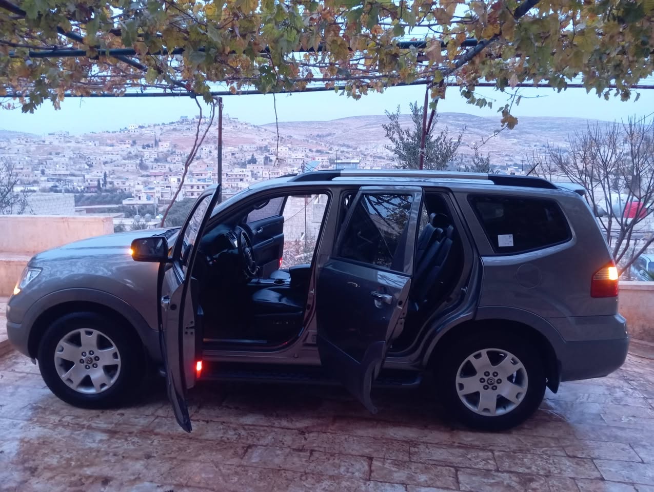 Ssangyong Mohave 2011 - صورة 4