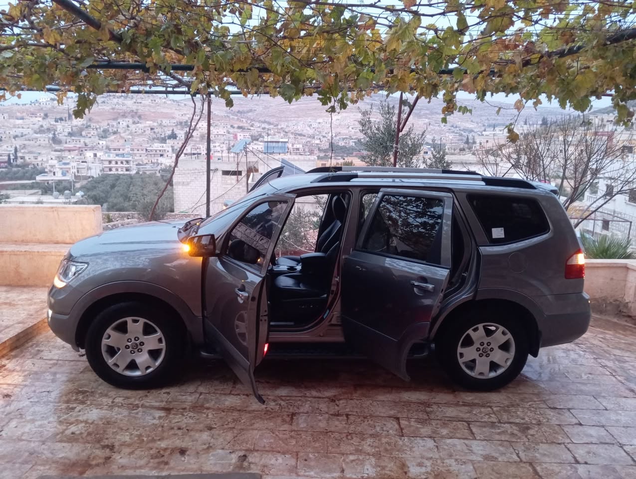 Ssangyong Mohave 2011 - صورة 5