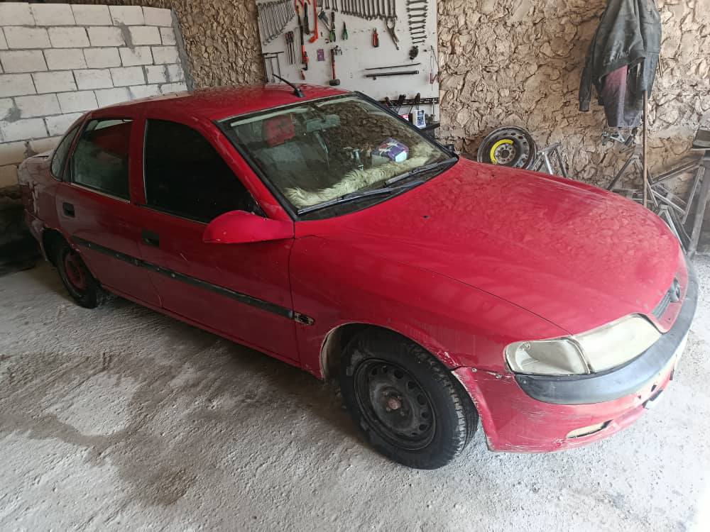 اوبل فيكترا 1998 - صورة 2