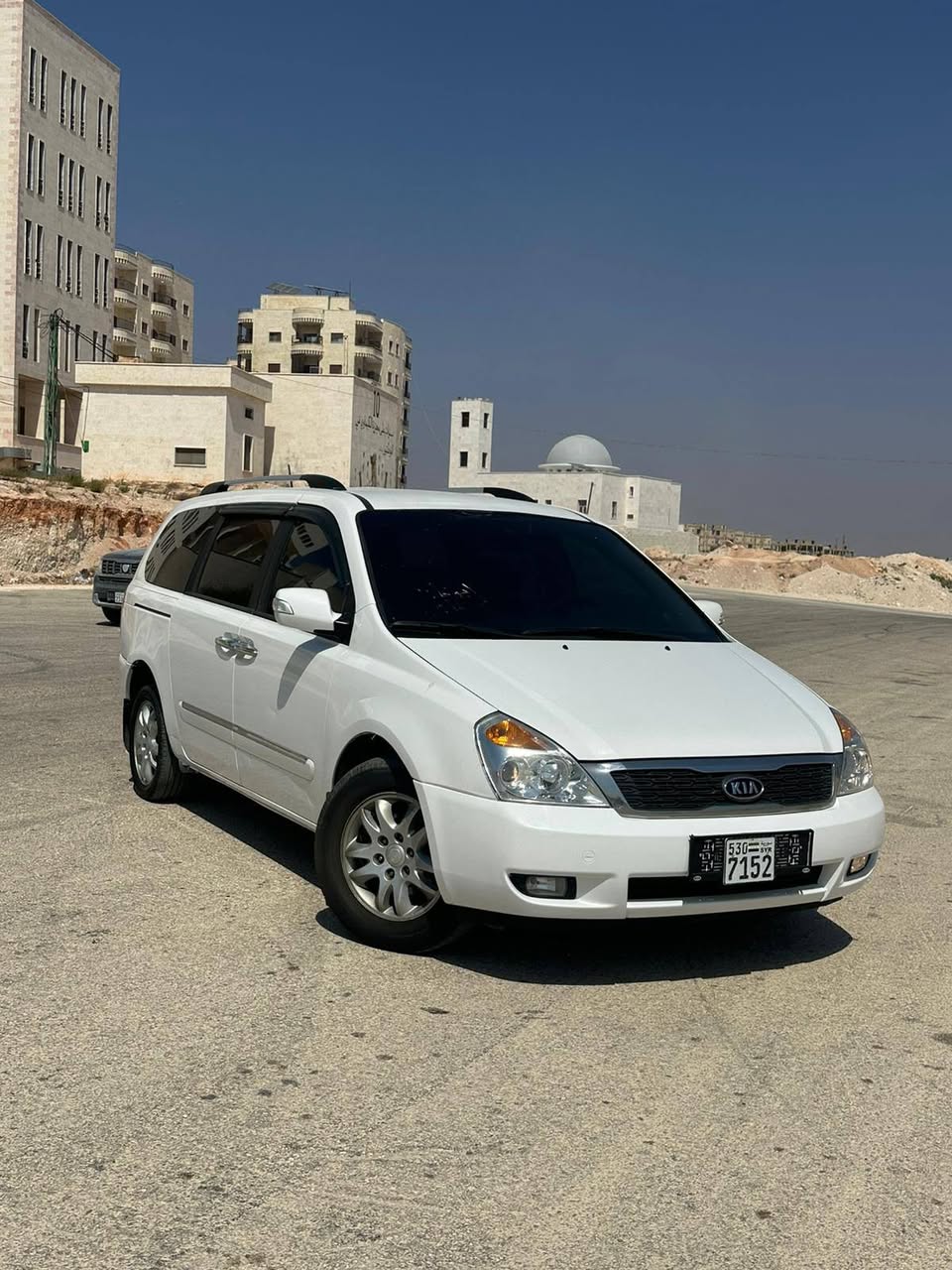 كيا كرنفال 2012 - صورة 1
