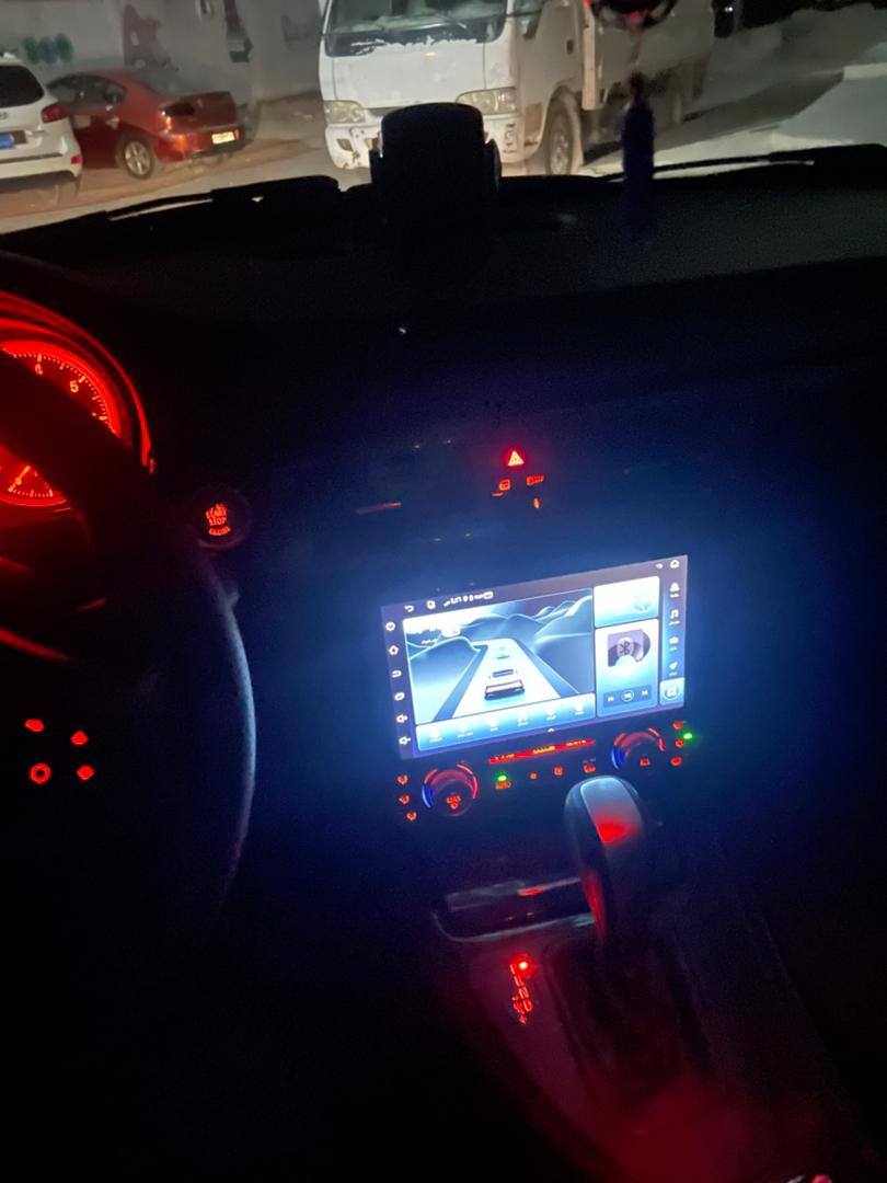 بي إم دبليو 323i 2025 - صورة 5