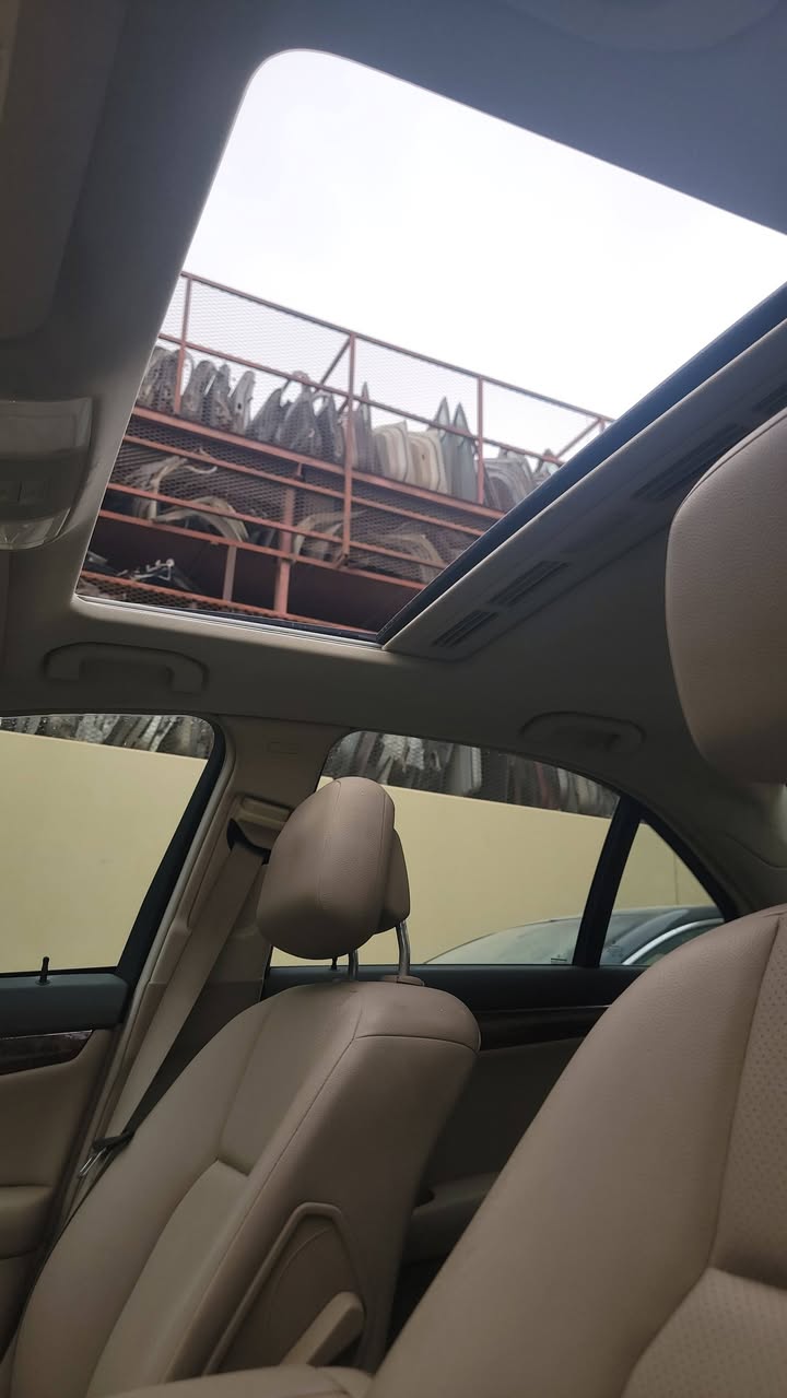 مرسيدس C300 2011 - صورة 4