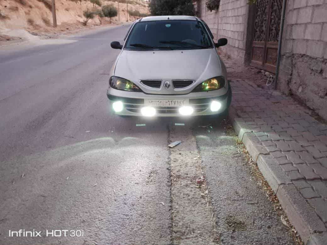 رينو ميجان 2001 - صورة 1