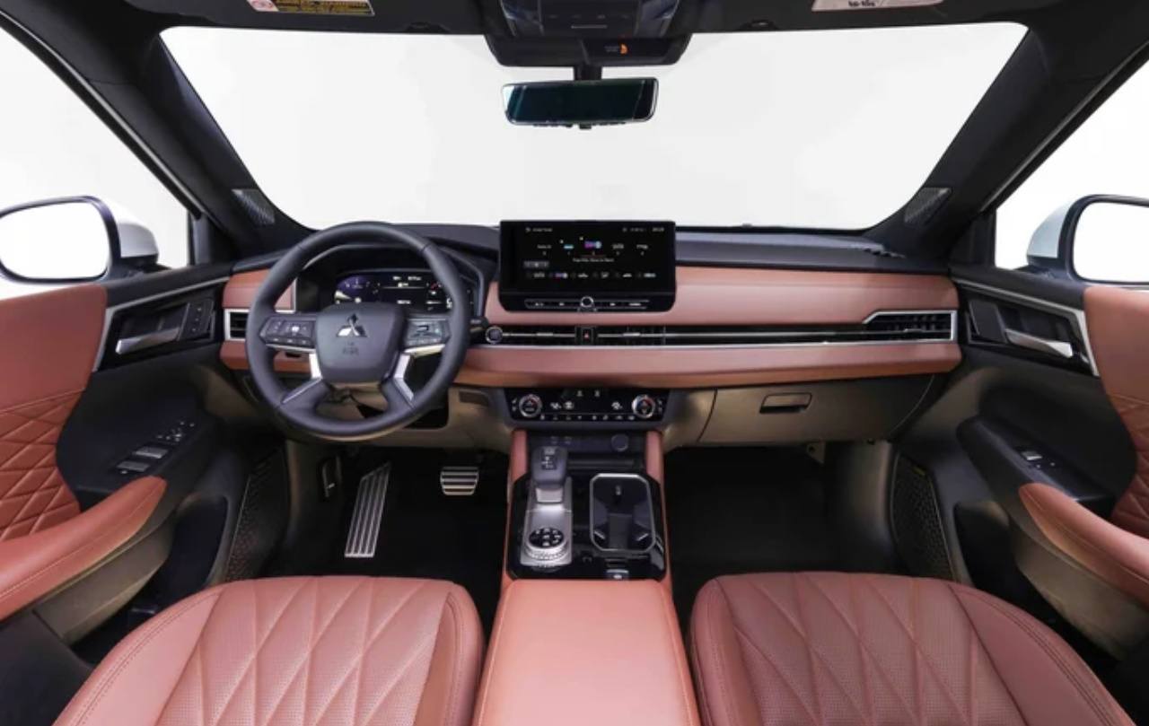 Mitsubishi اوت لاندر 2026 - صورة 1