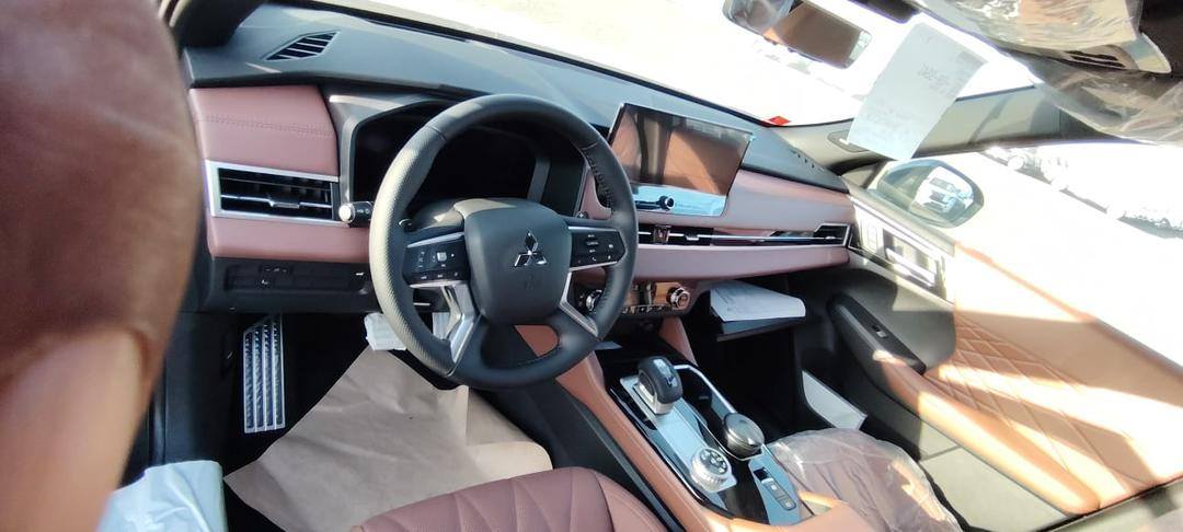 Mitsubishi اوت لاندر 2026 - صورة 3