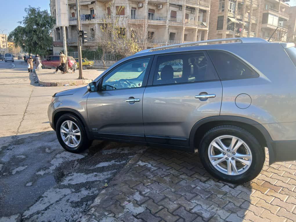 كيا سورنتو 2012 - صورة 5