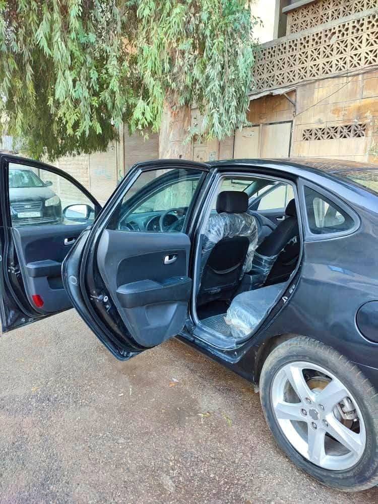 هيونداي أفانتي 2008 - صورة 2