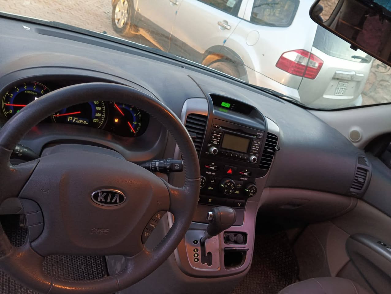 كيا كارنفال 2011 - صورة 2