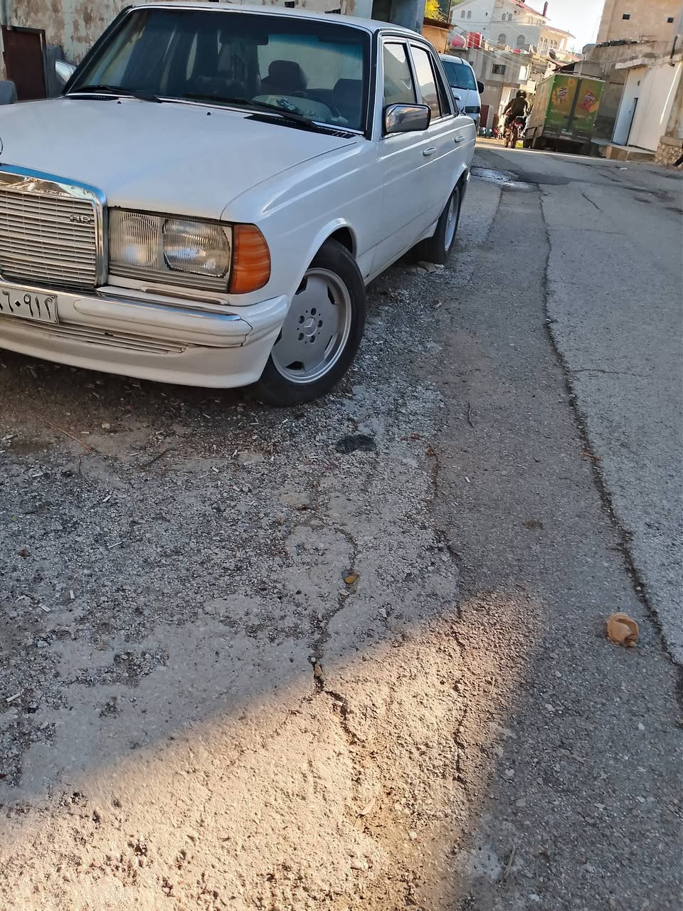 مرسيدس ٢٣٠ 1983 - صورة 1