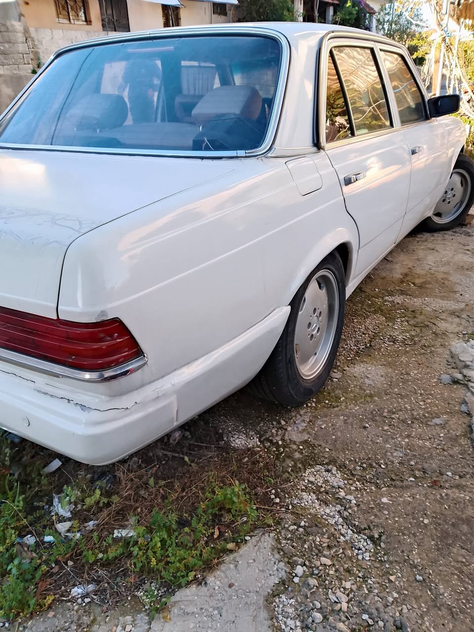 مرسيدس ٢٣٠ 1983 - صورة 4