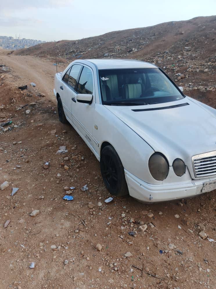 مرسيدس نملة 2002 - صورة 1