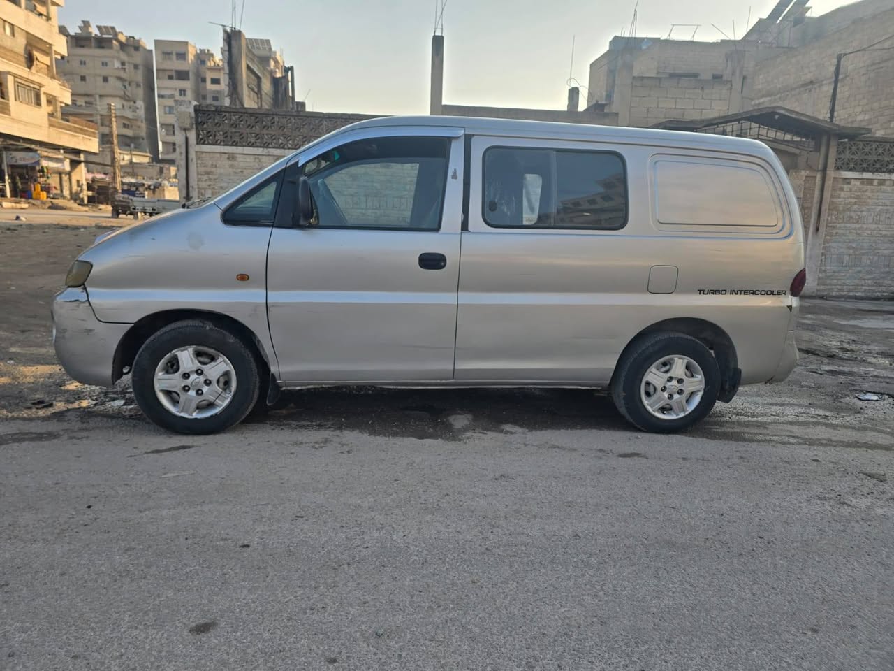 هيوانداي ستاريكس 2004 - صورة 2