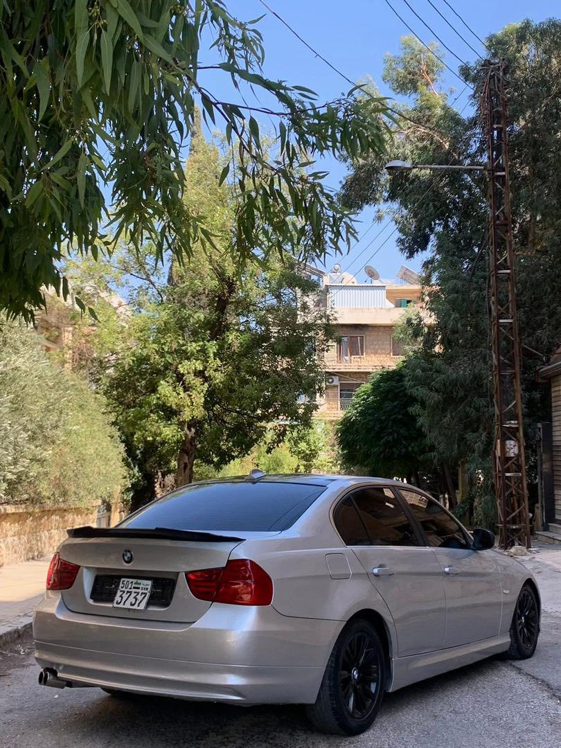 BMW 323 i 2010 - صورة 1