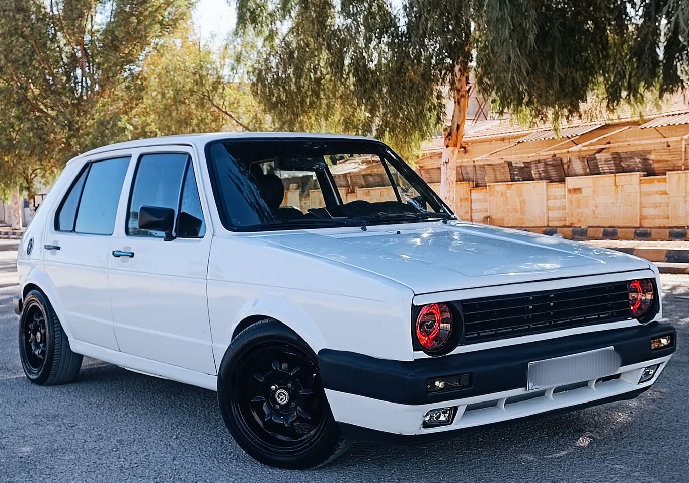 فولكس فاجن غولف 1977 - صورة 1