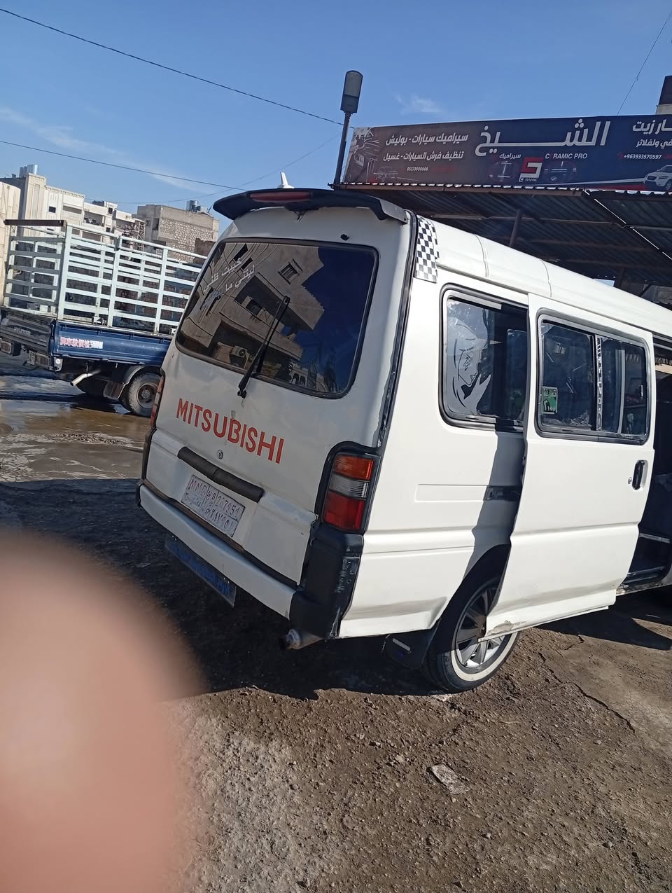 ميتسوبيشي عمومي 1998 - صورة 2