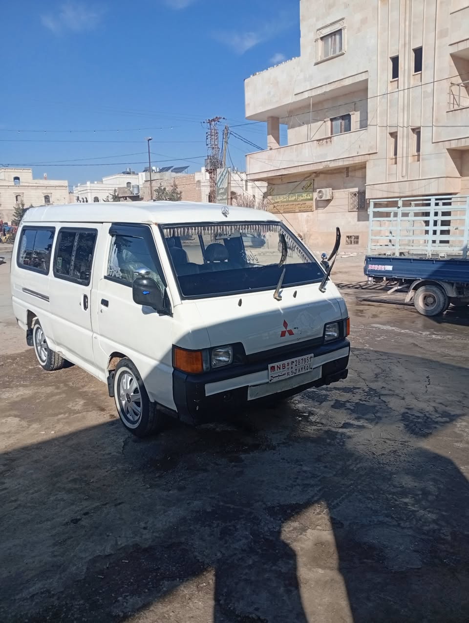 ميتسوبيشي عمومي 1998 - صورة 5