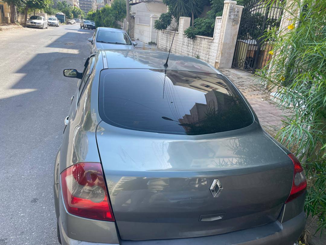 رينو ميغان 2004 - صورة 3