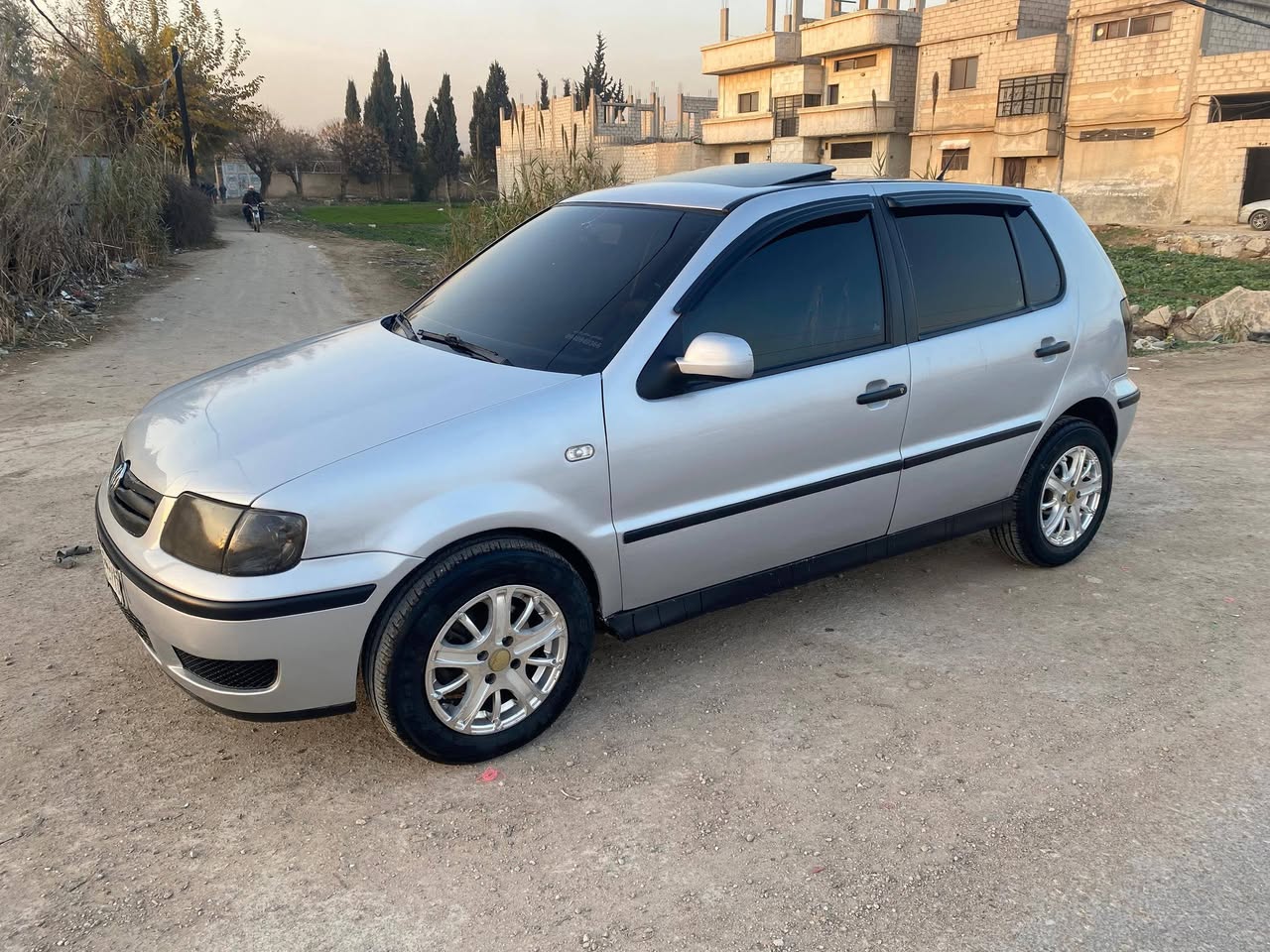 فولكس فاجن بولو 2001 - صورة 3
