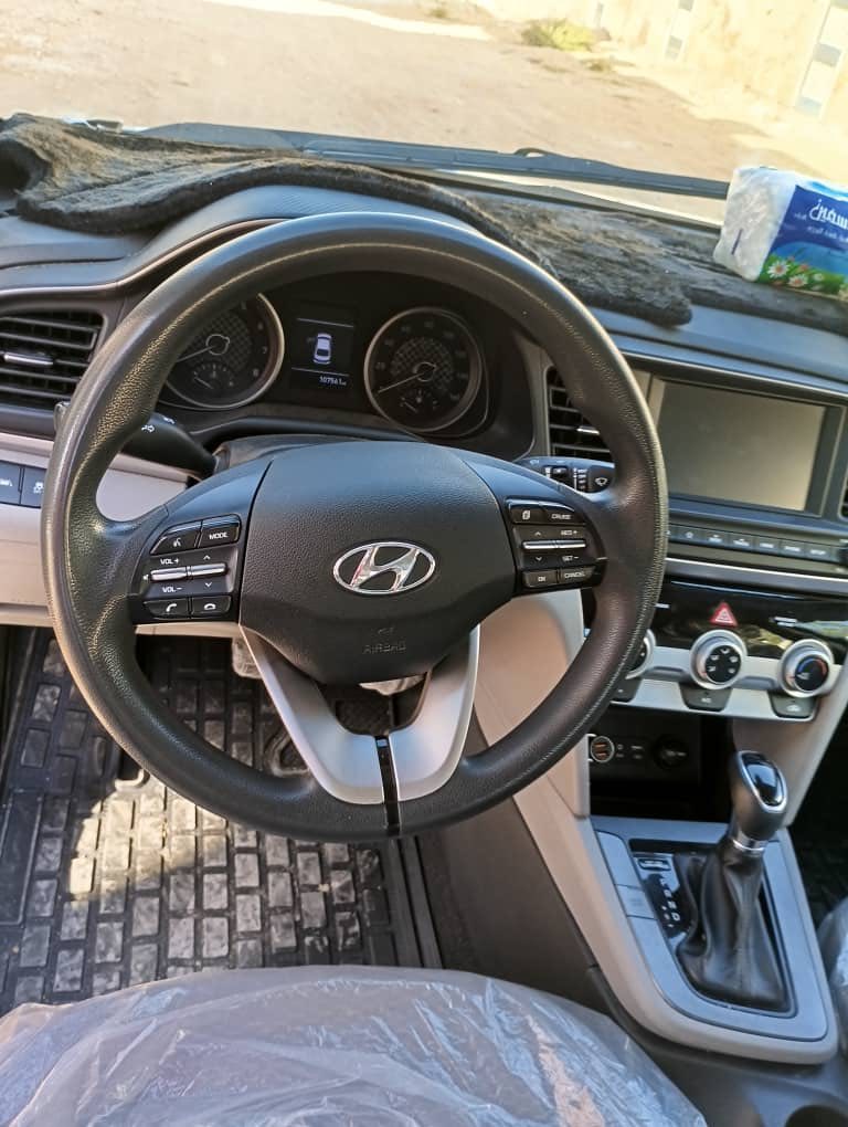 Hyundai Elantra 2019 - صورة 2