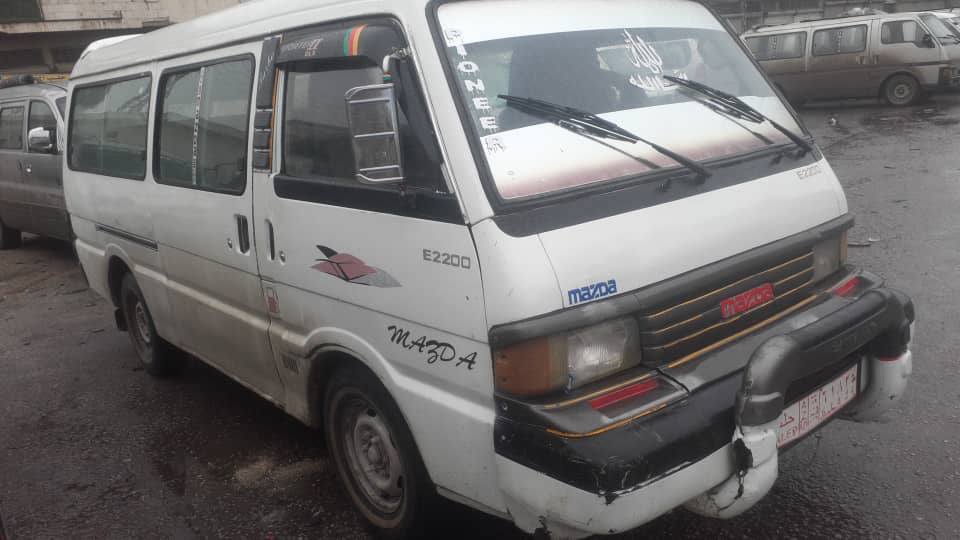 مازدا E2200 1996 - صورة 1