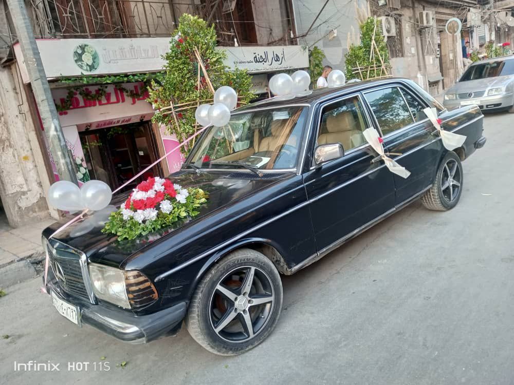 مرسيدس 230 1977