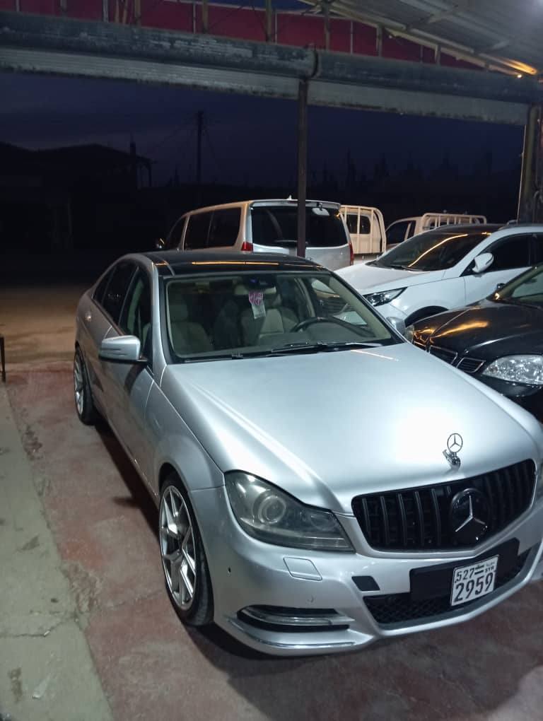 مرسيدس C200 2011 - صورة 4