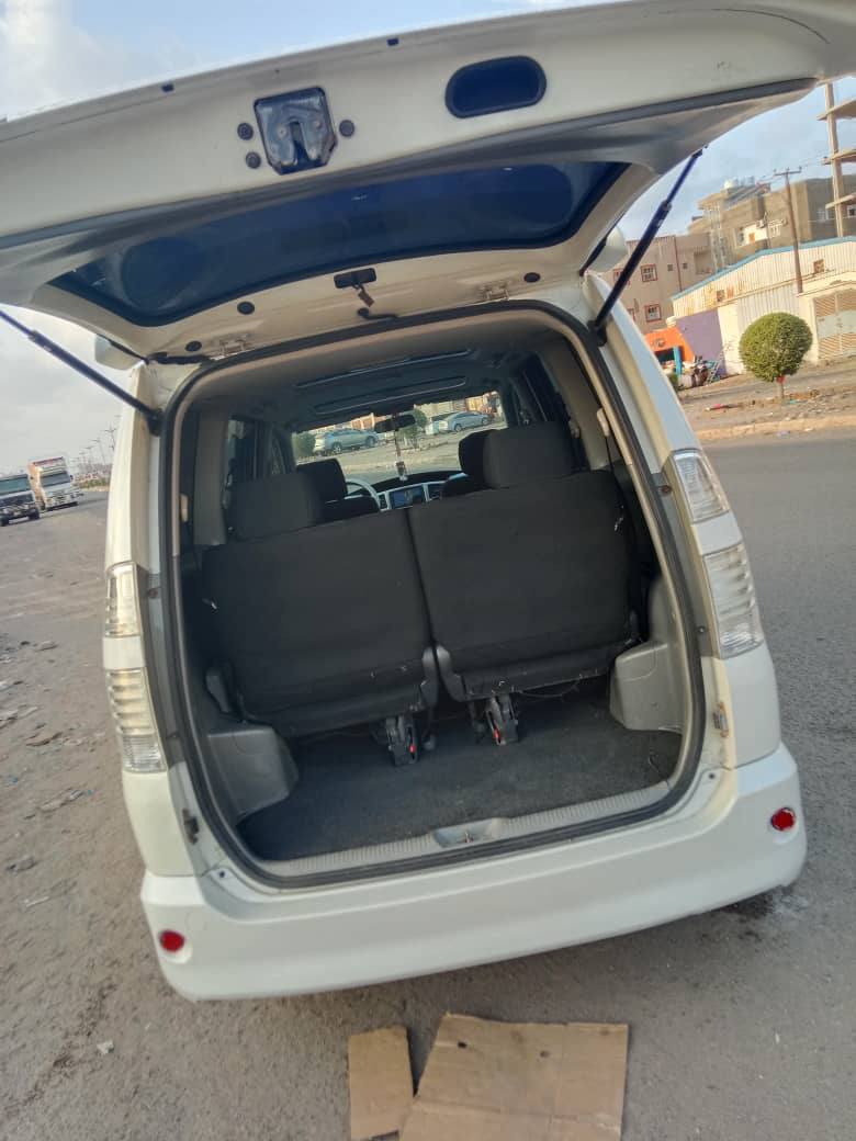 تويوتا فواكسي 2006 - صورة 2