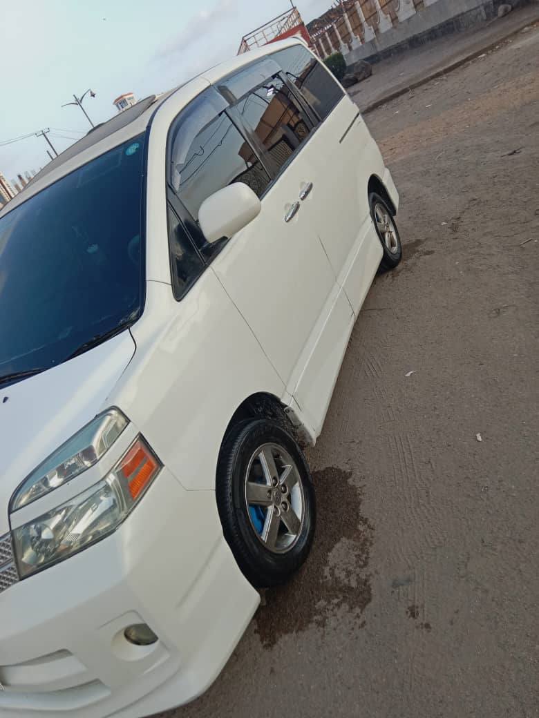 تويوتا فواكسي 2006 - صورة 3