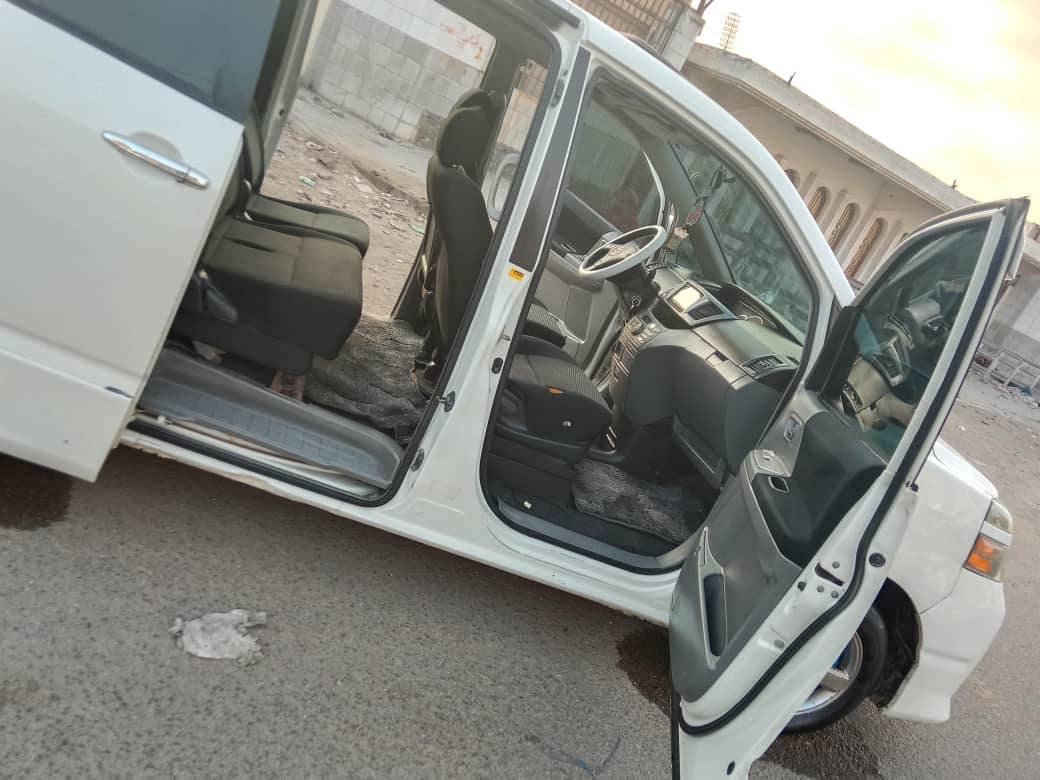 تويوتا فواكسي 2006 - صورة 4