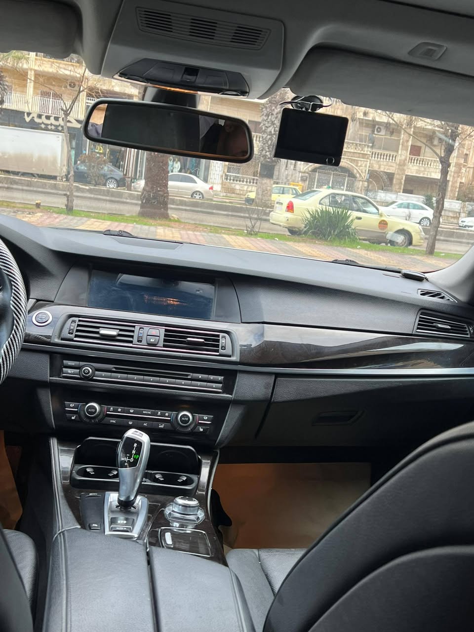 BMW 520 2010 - صورة 5