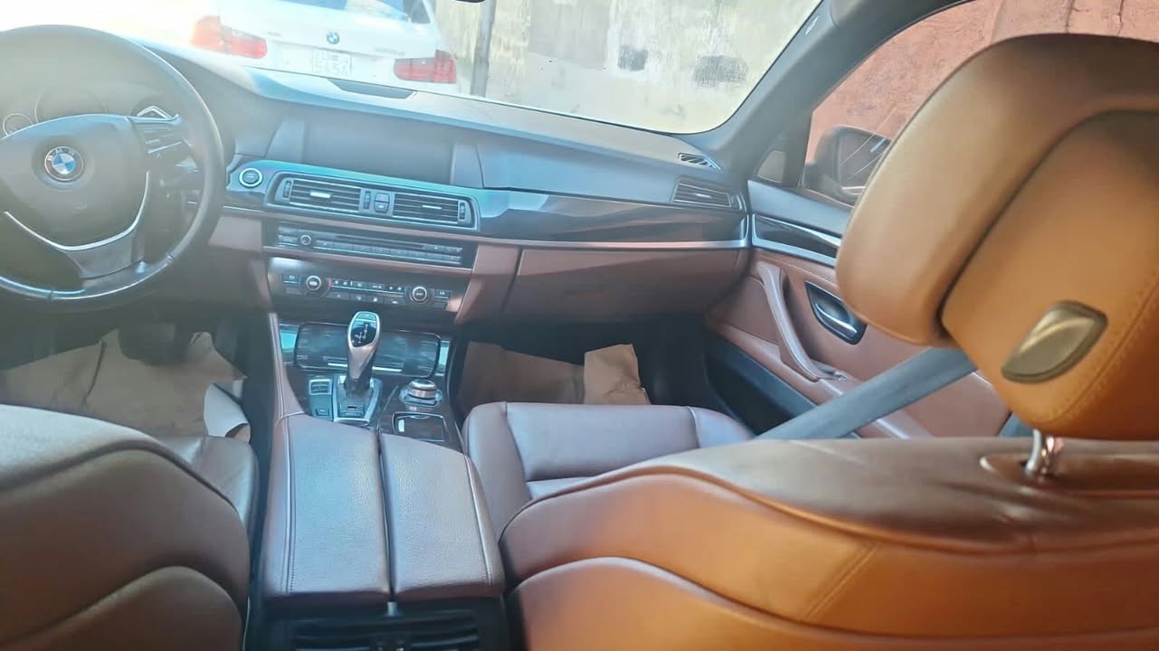 BMW 523i 2011 - صورة 2