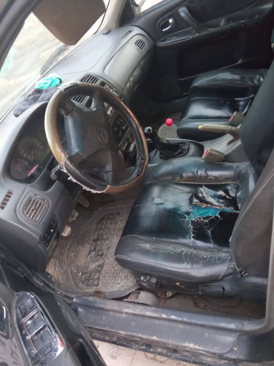 مازدا 323 2000 - صورة 1