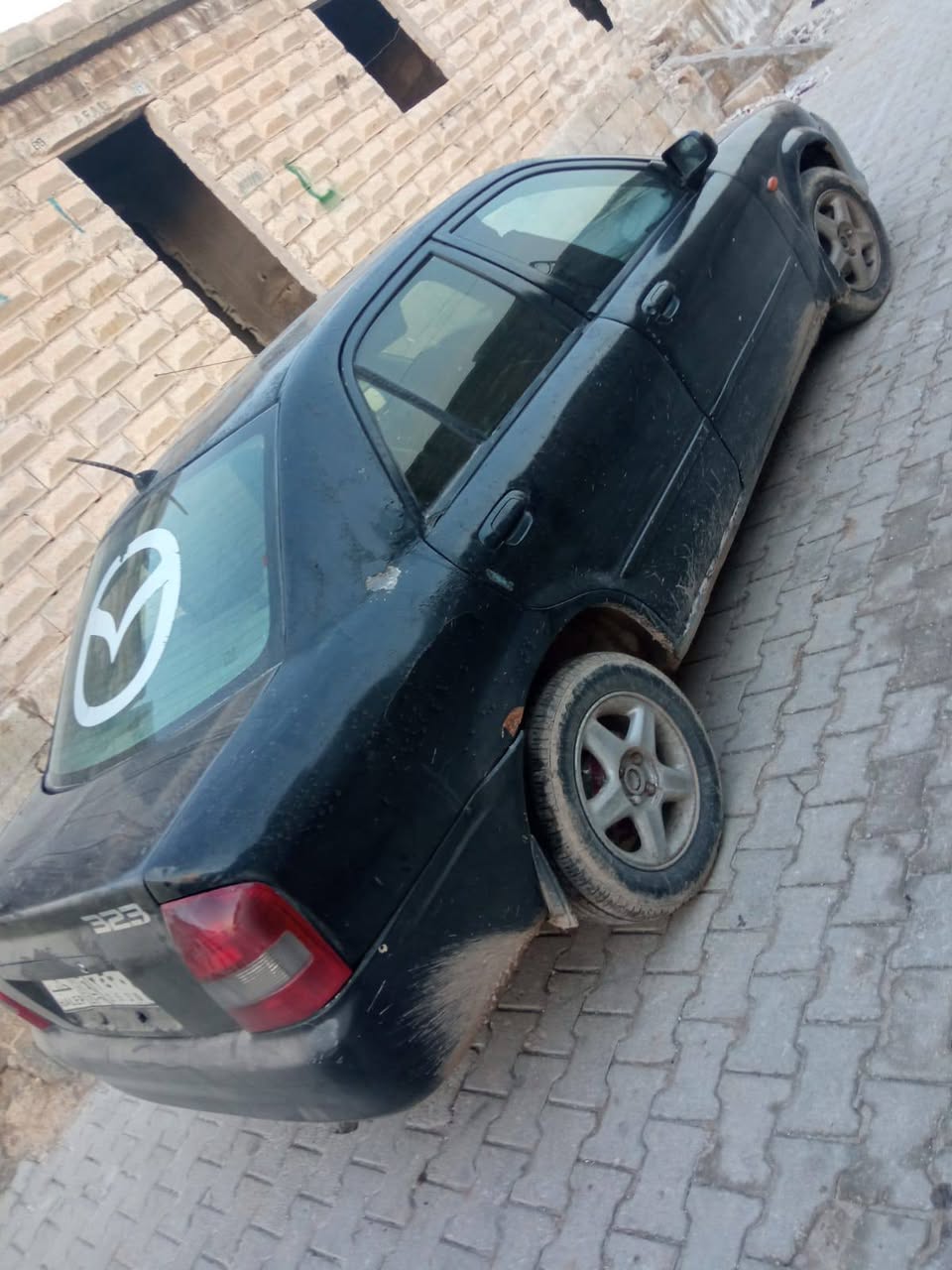 مازدا 323 2000 - صورة 2