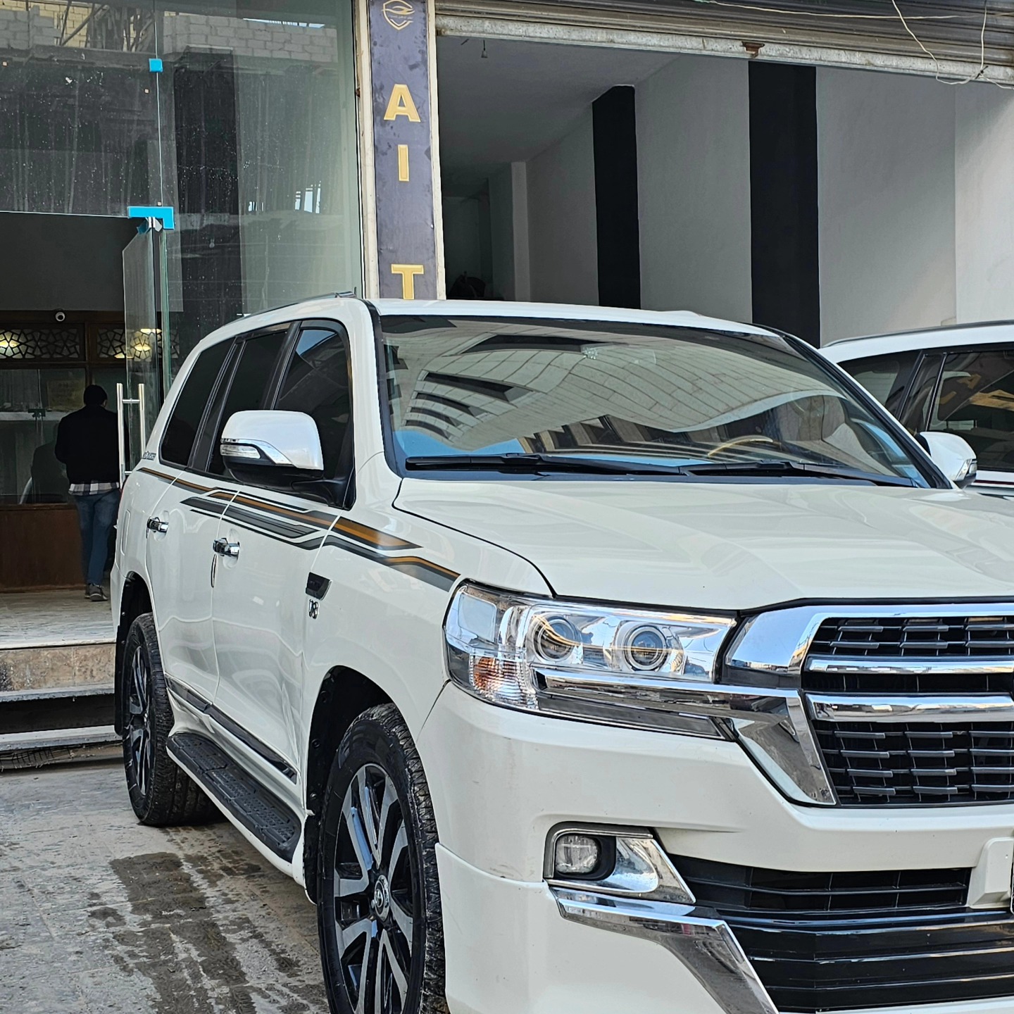 تويوتا لاندكروزر 2011 - صورة 3