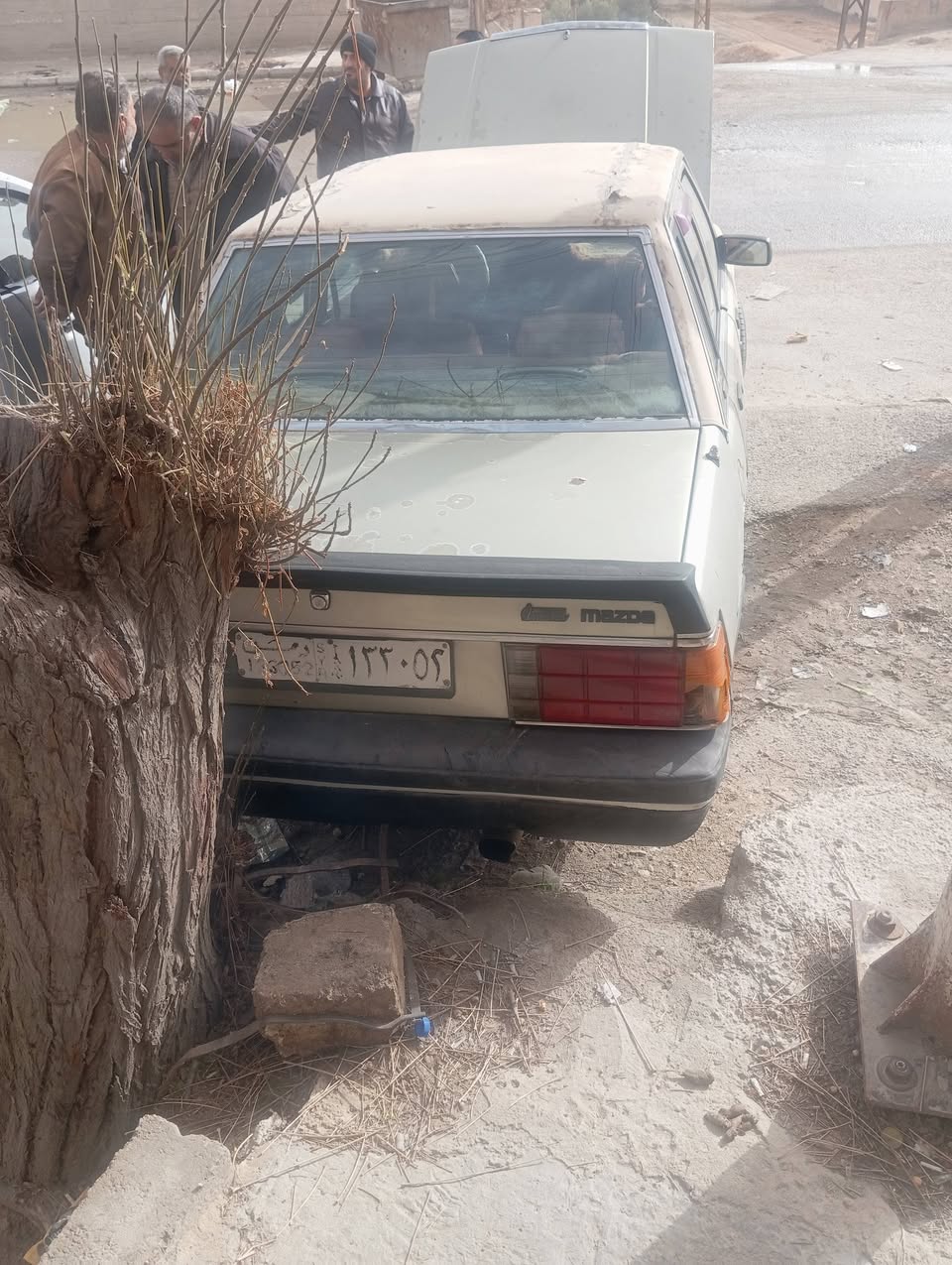 مازدا ٩٢٩ 1983 - صورة 3