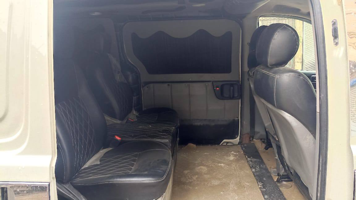 هيونداي ستاركس 2011 - صورة 5