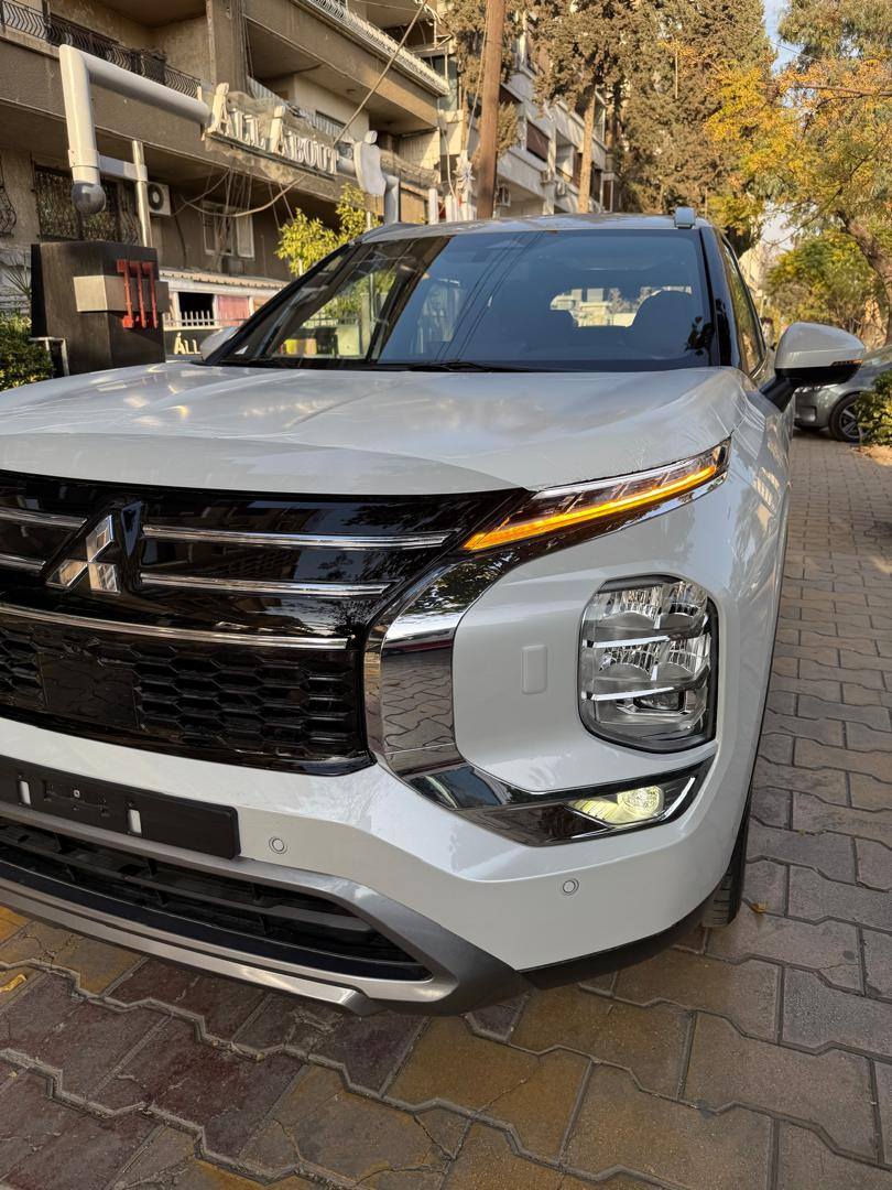 متسوبيشي أوت لاندر 2026 - صورة 1