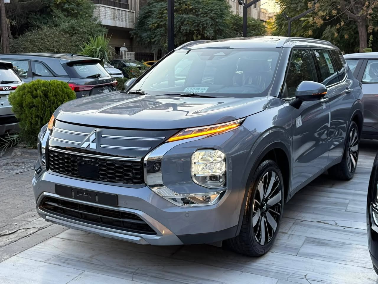 متسوبيشي أوت لاندر 2026 - صورة 2