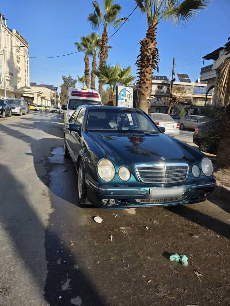 مرسيدس نملة w210 1996 - صورة 1