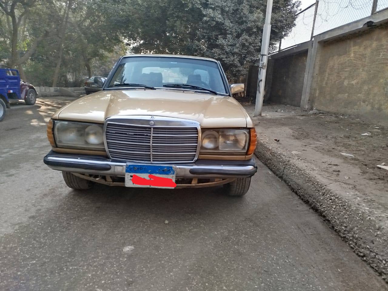 مرسيدس 200 1984 - صورة 1