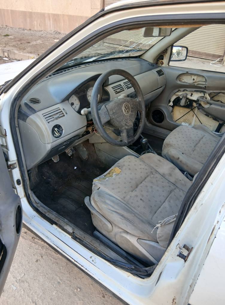 فولكس فاجن سافيرو 2004 - صورة 1