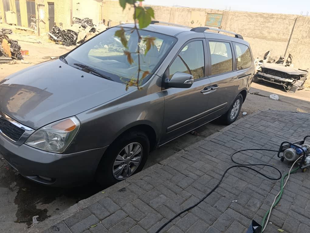 كيا كرنفال 2012 - صورة 1