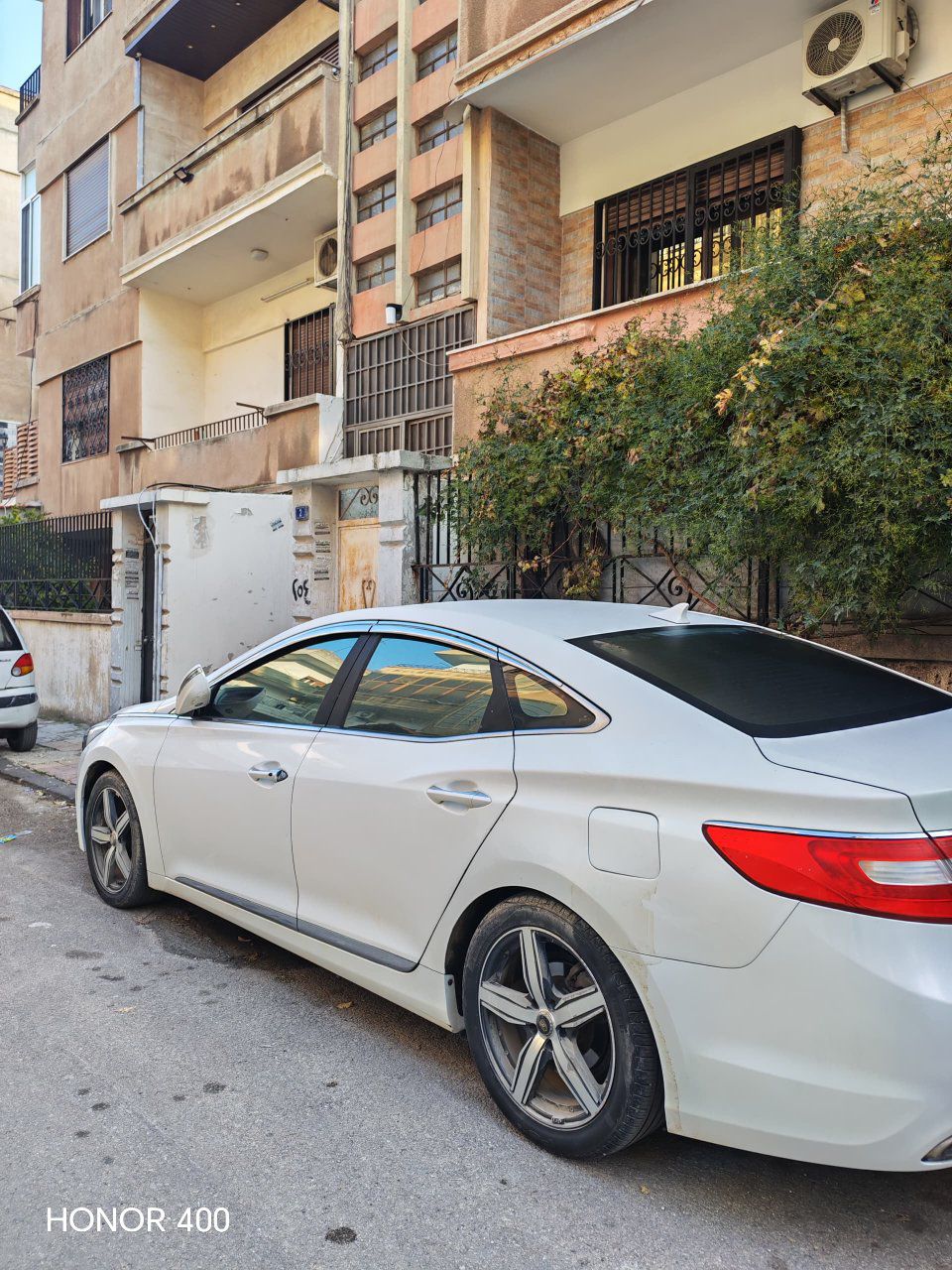 Hyundai Azera Grandeur 2011 - صورة 3