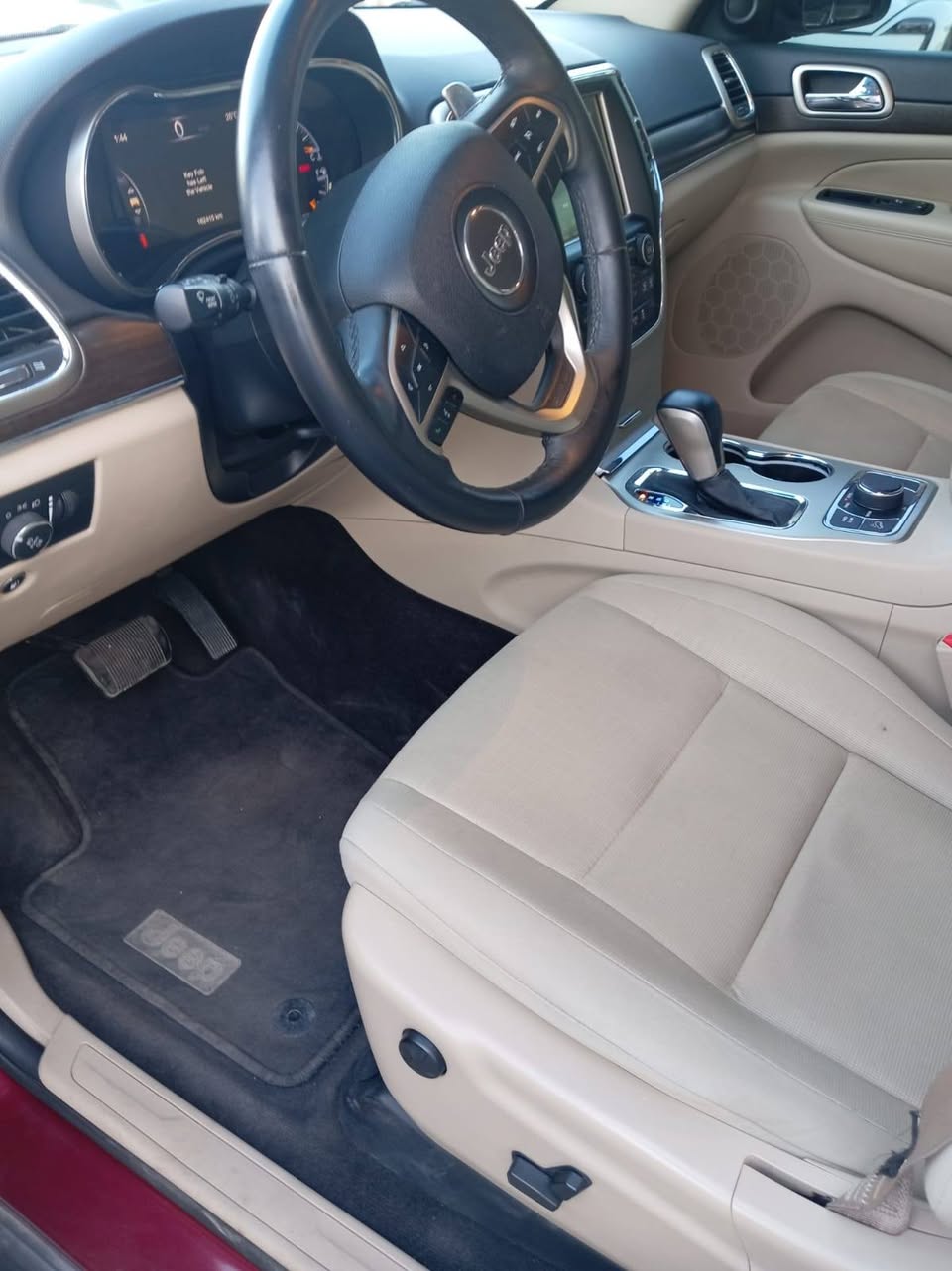 جيب شيروكي 2017 - صورة 1