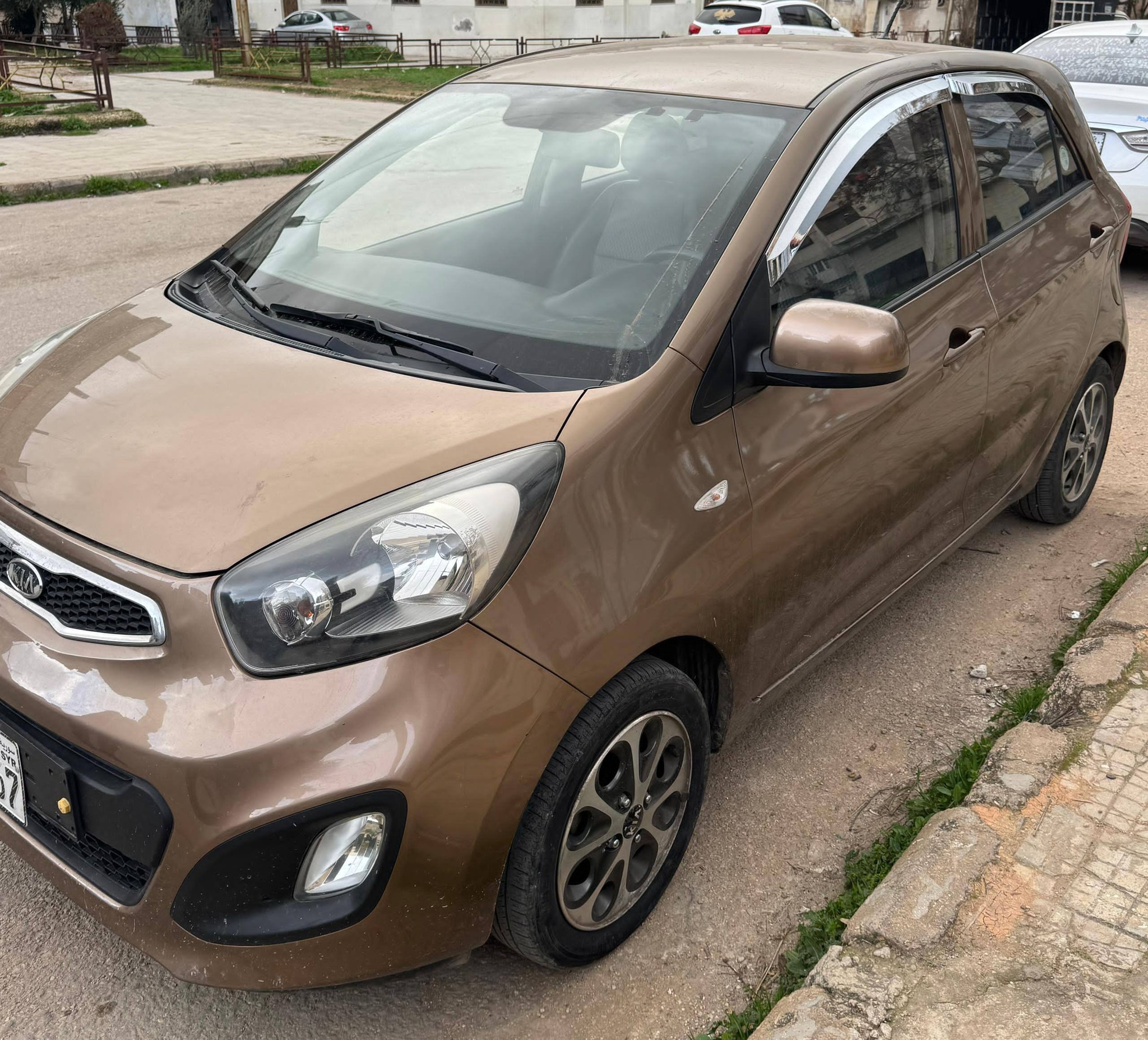 كيا مورنيغ 2011 - صورة 2